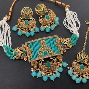 Brand new necklace set